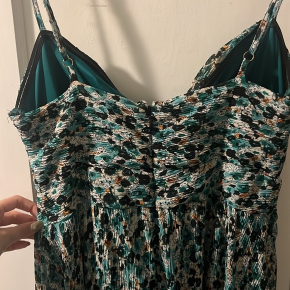 Maxi dress, green and blue crinkle material with zip back & adjustable straps - Picture 4 of 5